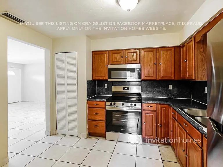 1380 SW 26th Ter — Photo 6
