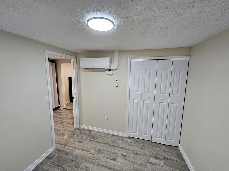 S Sunland Dr — Photo 3