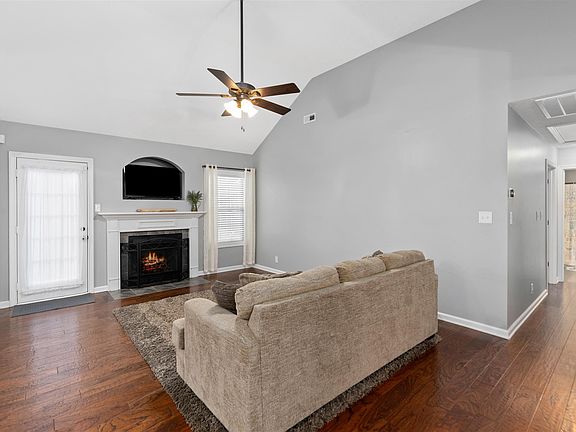 4th image of 1124 Freedom Dr