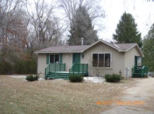 N2808 Otter Dr, Waupaca, WI 54981
