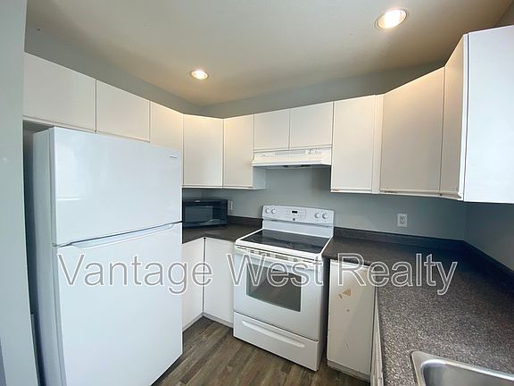 2nd image of 1073B Lawson Ave