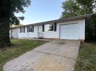 1017 E McCanse St, Springfield, MO 65803