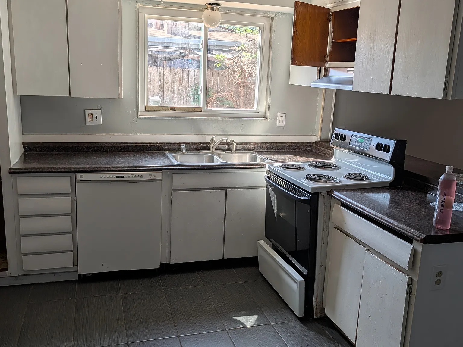 3 bed, 1314 sqft, $2,300 — Photo 4