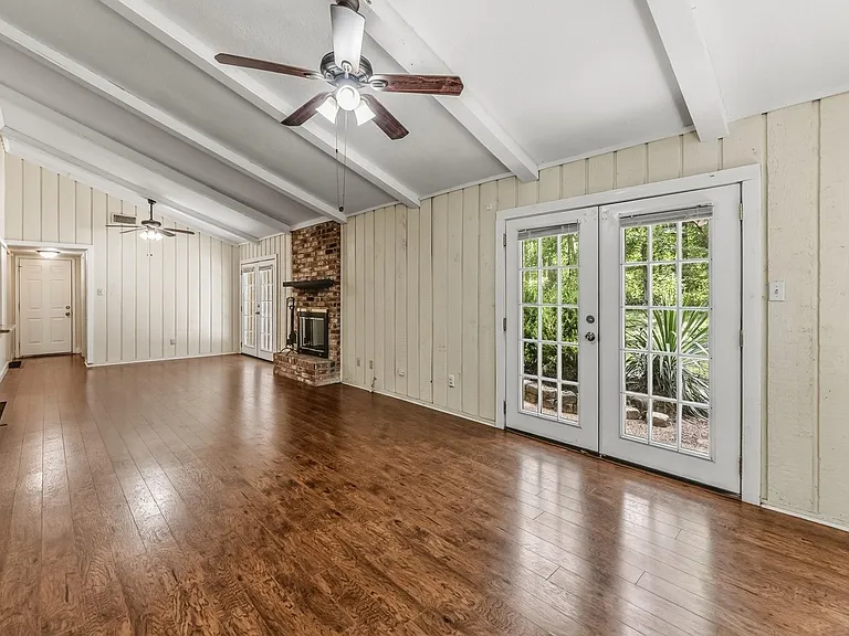 401 Woodmont Dr — Photo 16