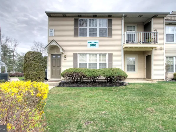881 Scotswood Ct #B, Mount Laurel, NJ 08054