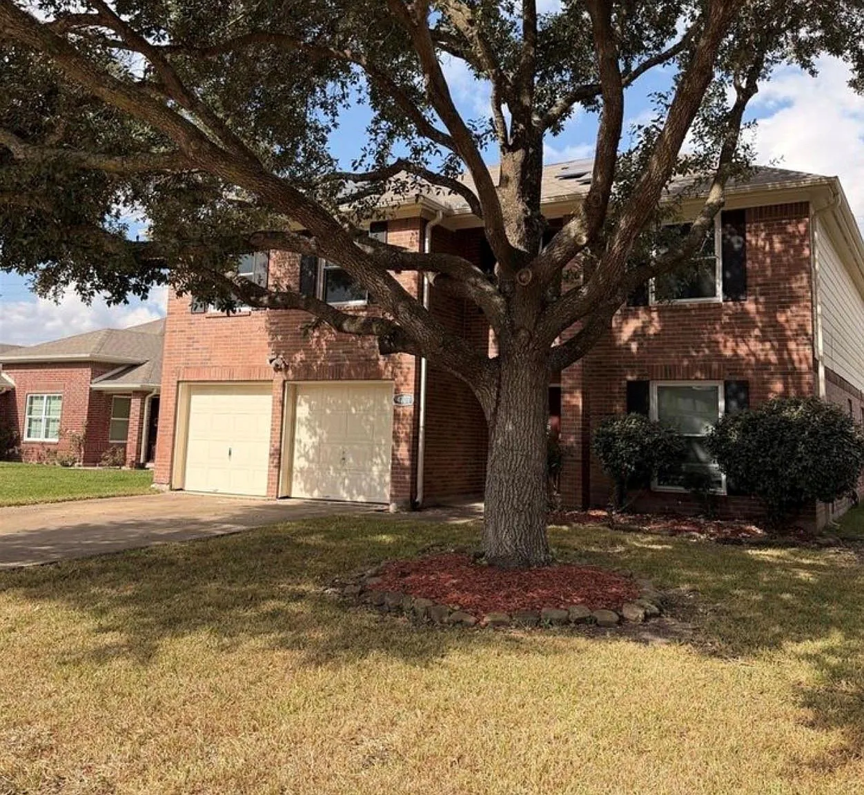 5 bed, 3.0 bath, 2594 sqft, $2,320 — Photo 1