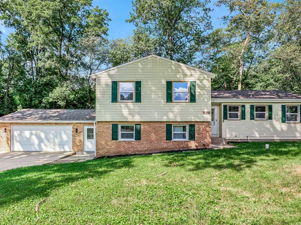 60195 Emerald Dr, South Bend, IN 46614