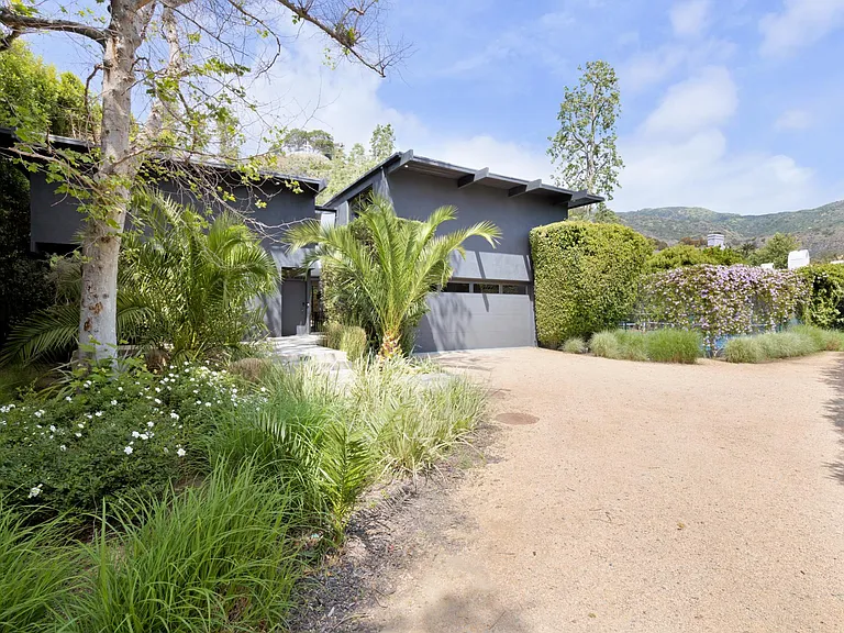 Feel at home as the driveway leads you to the gorgeous villa!