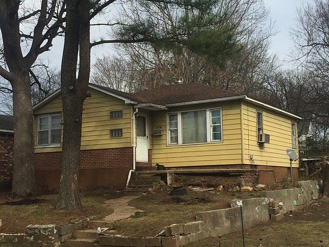 1st image of 724 Mill St