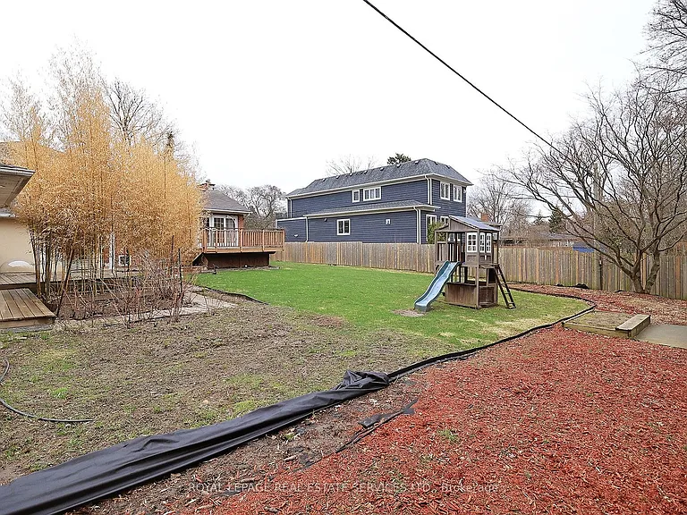 222 Alscot Cres — Photo 40