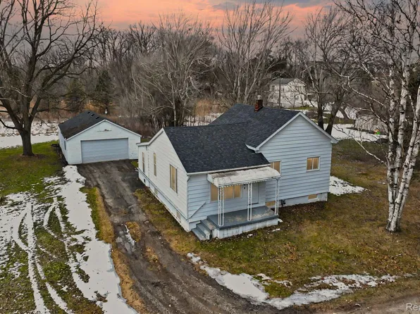 3449 Taylor Ct, Auburn Hills, MI 48326