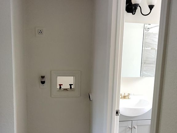 5th image of 225 Fig St APT C