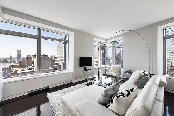 Sold by Nest Seekers International | media 11