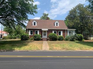 4 Nantahala St, Badin, NC 28009