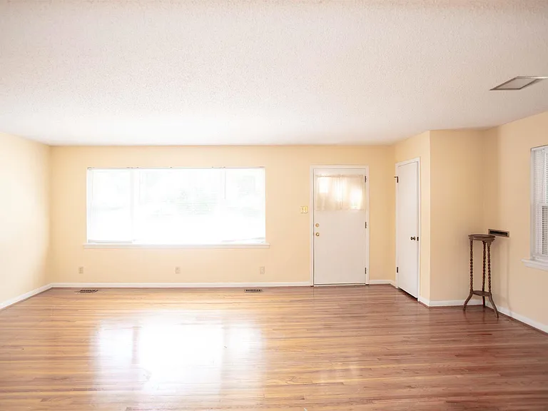 5010 Glenmere Rd — Photo 4