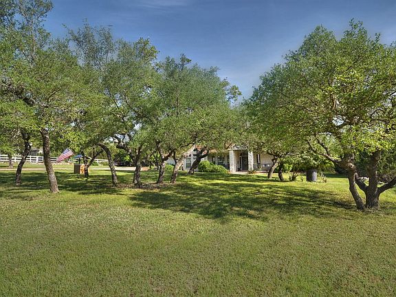 2nd image of 406 Saddlehorn Dr