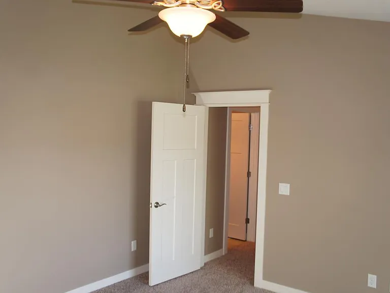 4412 NE Sherman Ln — Photo 8
