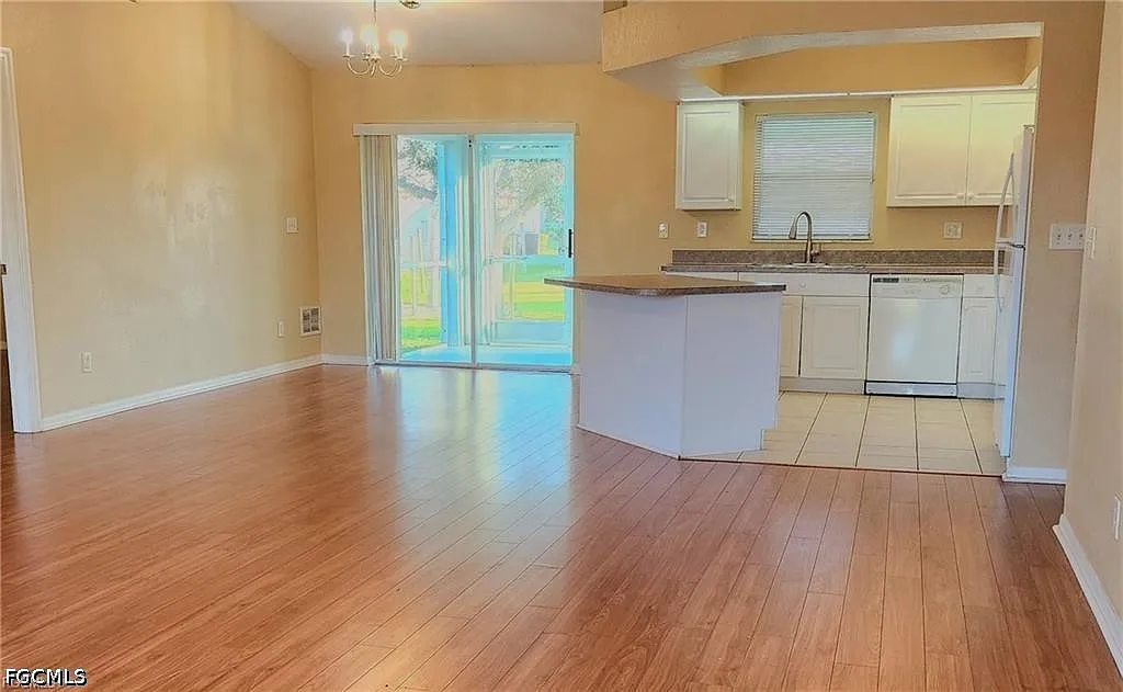 3 bed, 2.0 bath, 1712 sqft, $1,700 — Photo 2