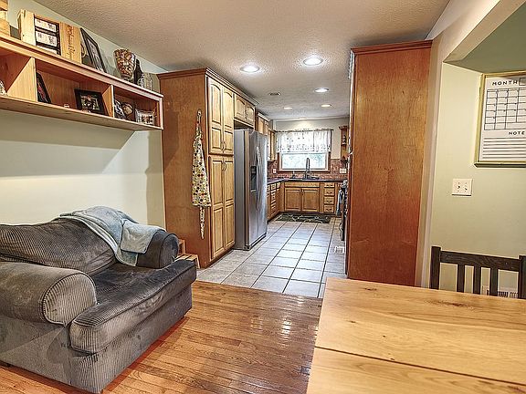 4th image of 3813 Beaconview Dr