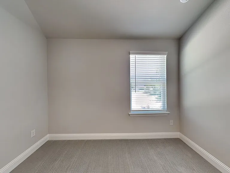 315 Athenia Dr — Photo 10