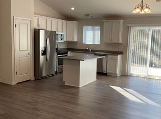 8573 N Farmington Rd #18, Westland, MI 48185