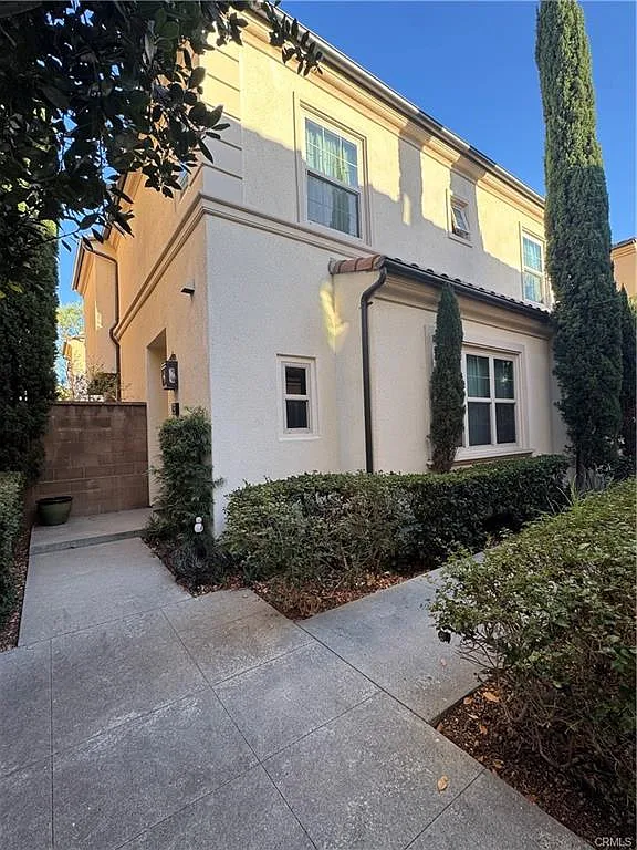 3 bed, 2.5 bath, 1460 sqft, $4,500 — Photo 2