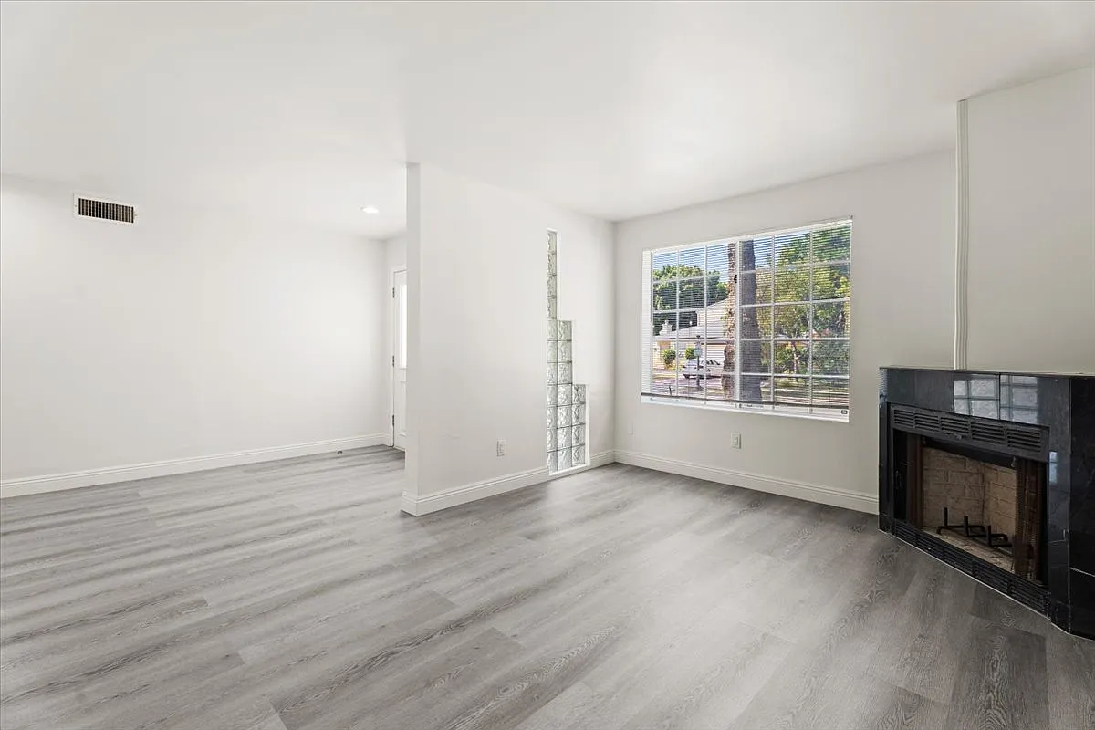 4 bed, 2324 sqft, $7,500 — Photo 3