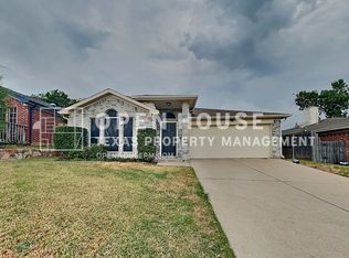5521 Alta Verde Cir, Arlington, TX 76017