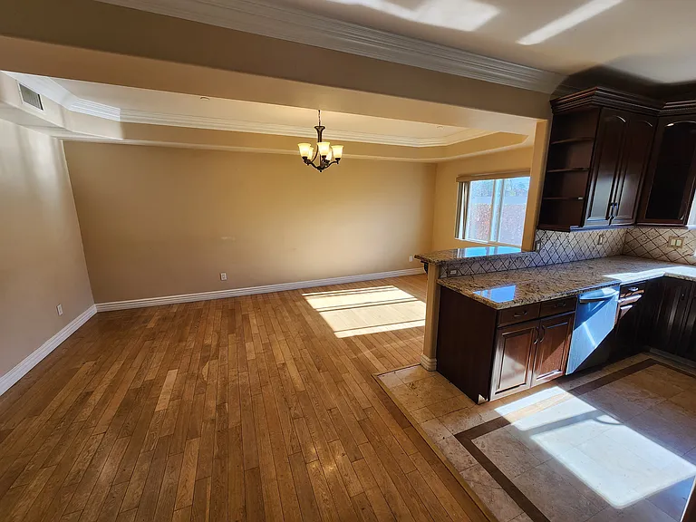13620 Valerio St #10 — Photo 22