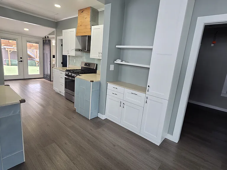 4020 Hoyt Ave — Photo 5