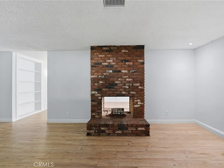 6255 Mitchell Ave — Photo 9