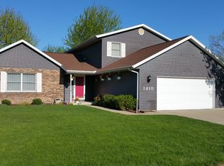 1210 Marietta Dr, Mahomet, IL 61853