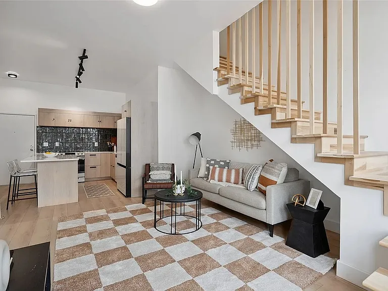 400 E Locust St #213 — Photo 8