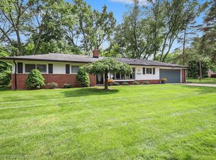 42 Nesbit Ln, Rochester Hills, MI 48309