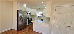 4th image of 31 Niagara St