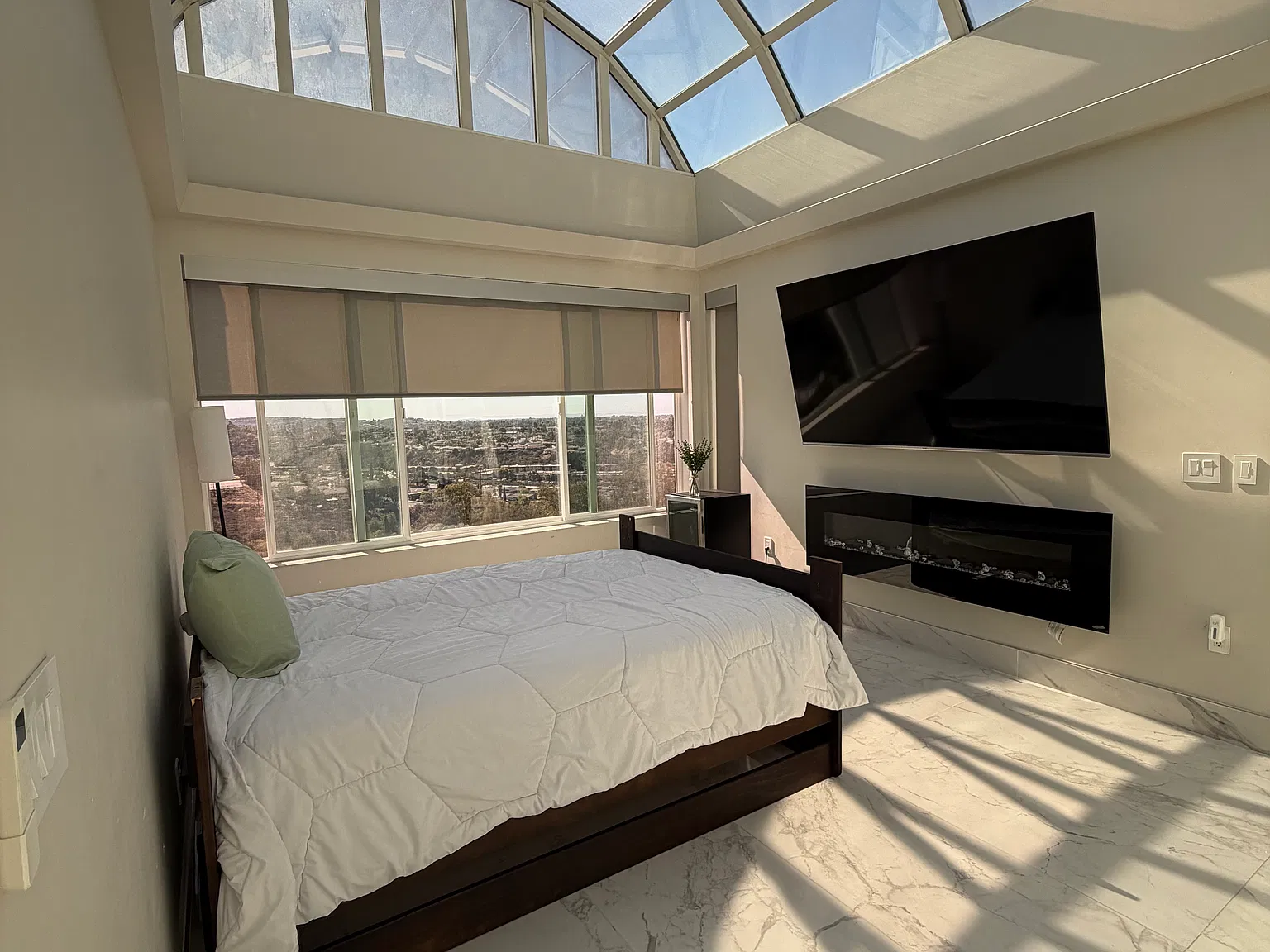 6 bed, 5237 sqft, $15,000 — Photo 3