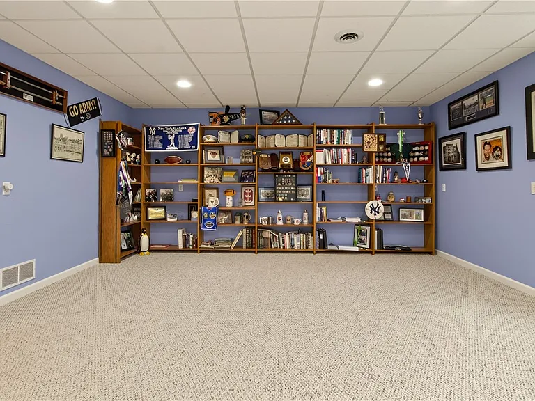 2093 Mykola Rd — Photo 33
