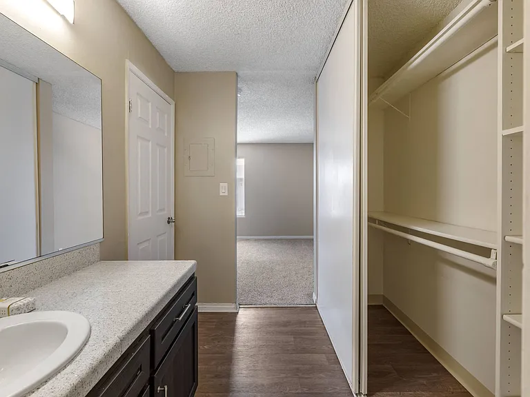 Northview-Southview Apartment Homes — Photo 17