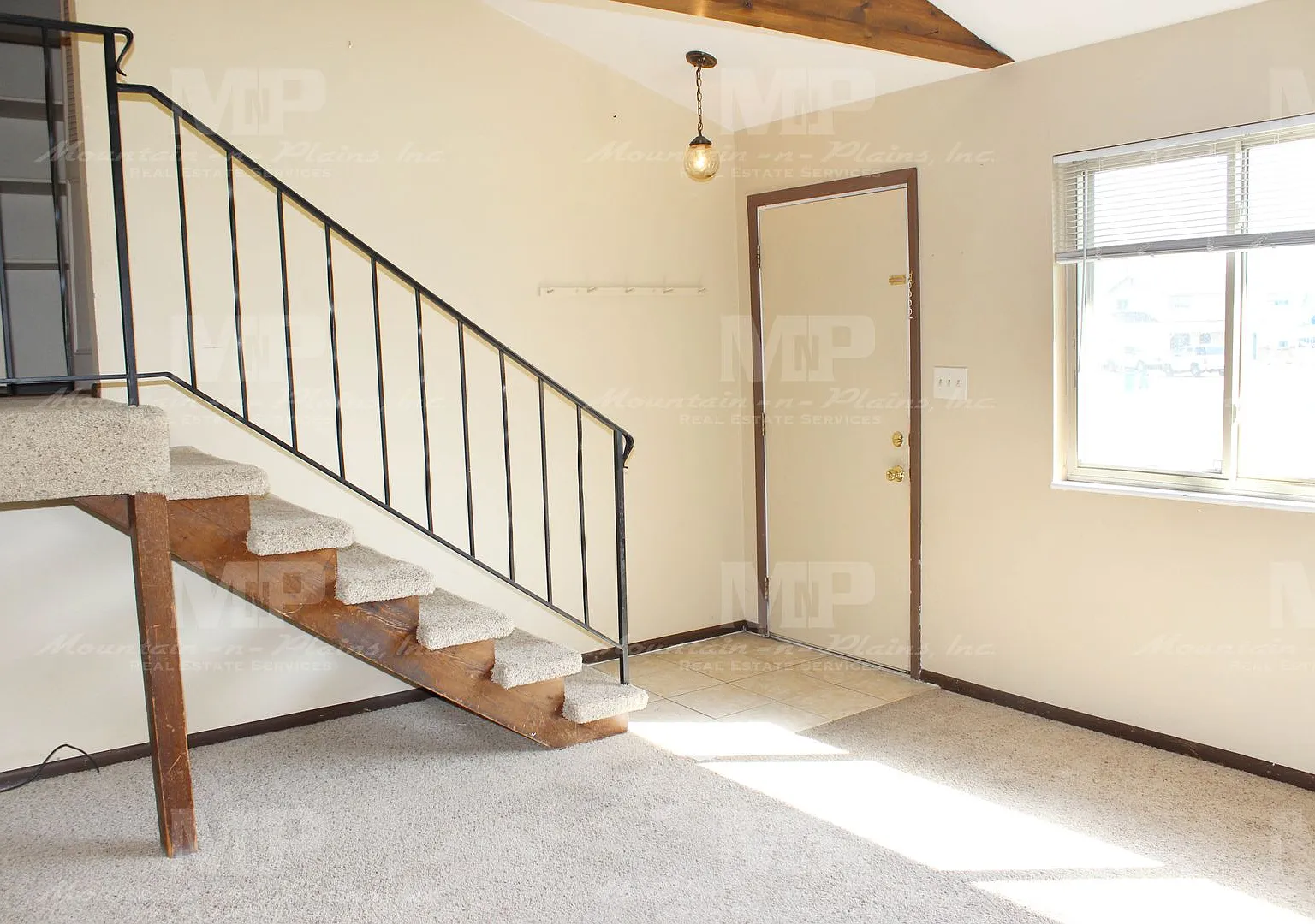 2 bed, 1.0 bath, 910 sqft, $1,595 — Photo 2
