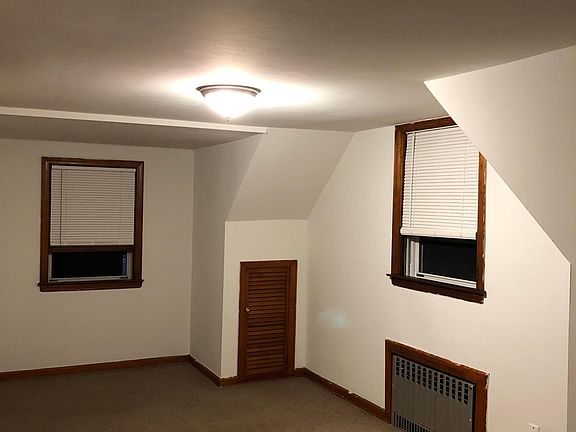 3rd image of 6 Davis Dr Floor 2