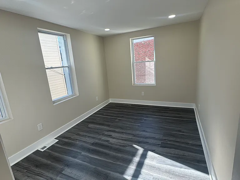 459 E High St — Photo 9