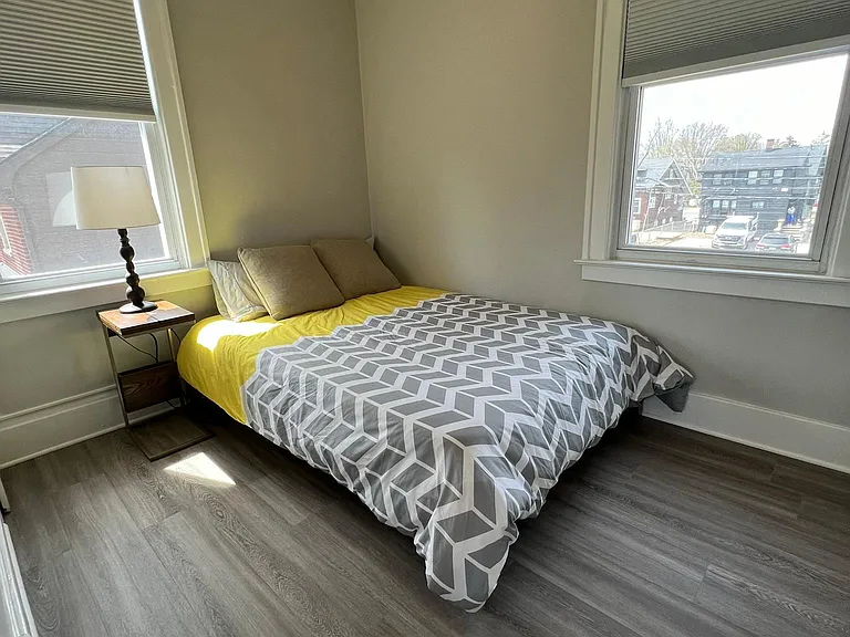 579 N Center St — Photo 11