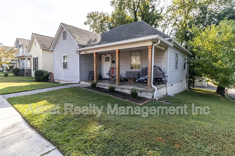 3 bed, 1.0 bath, 1022 sqft, $1,650 — Photo 4