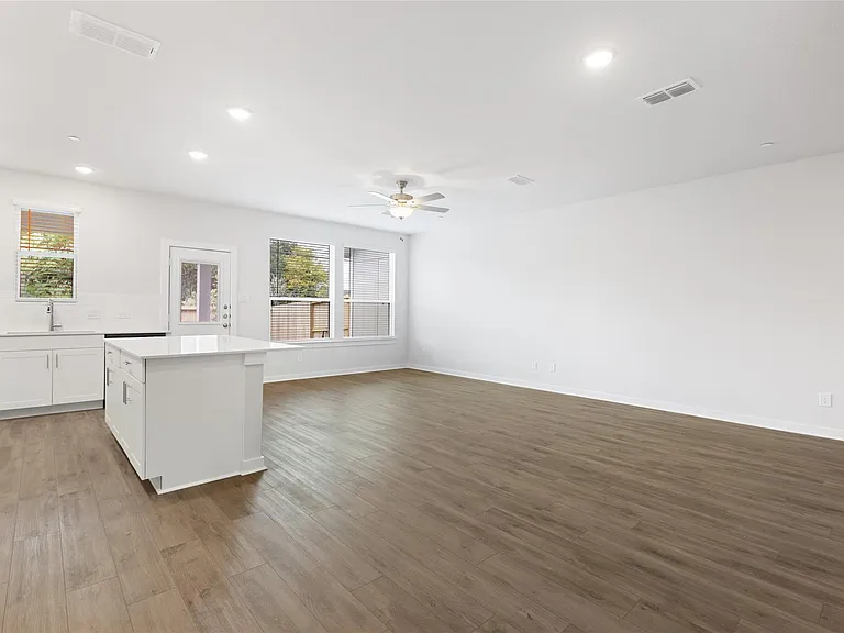 8104 Danson Ln — Photo 7