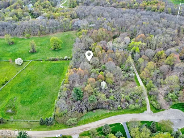 590 Judi Ann Ln, Holly, MI 48442