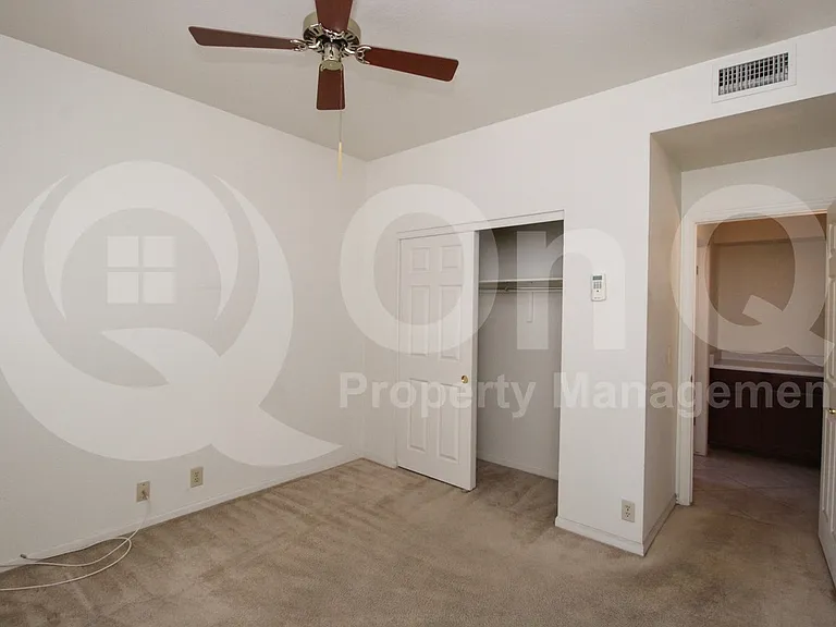 315 W Marconi Ave — Photo 27