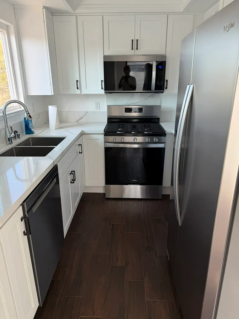 2 bed, 1.5 bath, 819 sqft, $3,850 — Photo 2