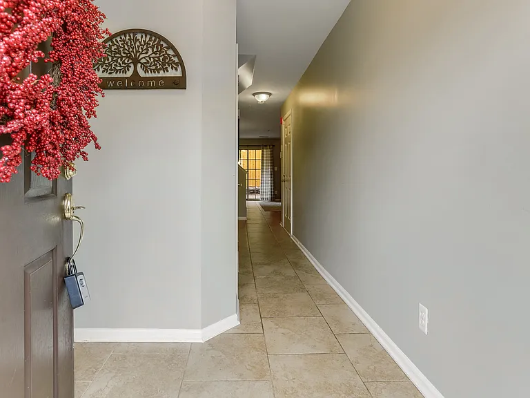 141 Martin Ln — Photo 2