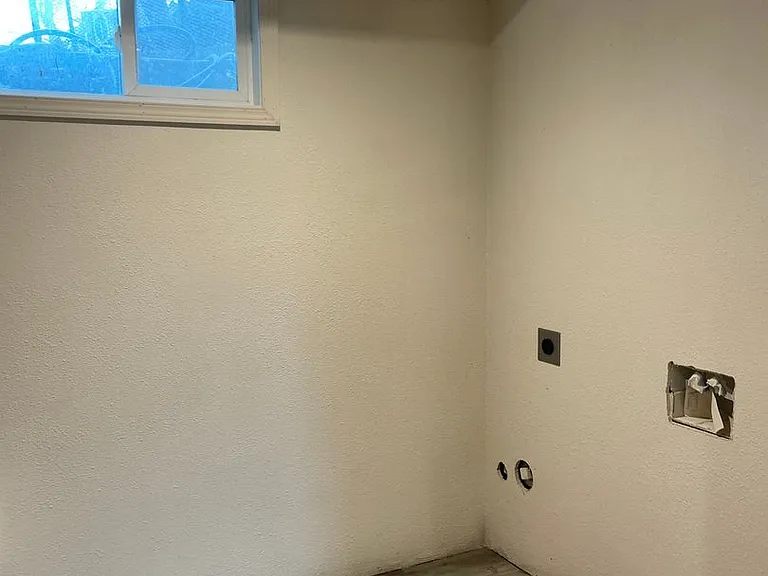1190 N Mountain View Rd — Photo 18