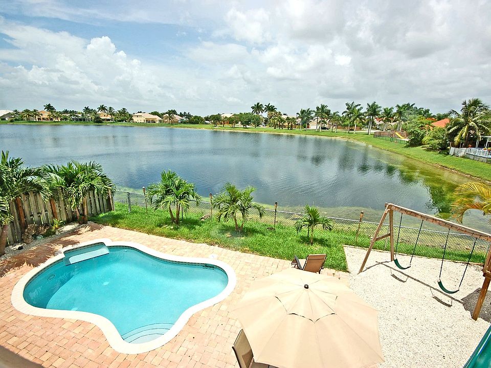Breath taking water views from Family room, Kitchen, Master Bath, and 2nd Bed 